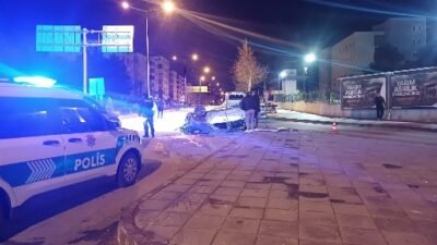 Halil Can ÖZEKER/ÇORUM, (DHA)- ÇORUM'da otomobile arkadan çarpıp takla atan