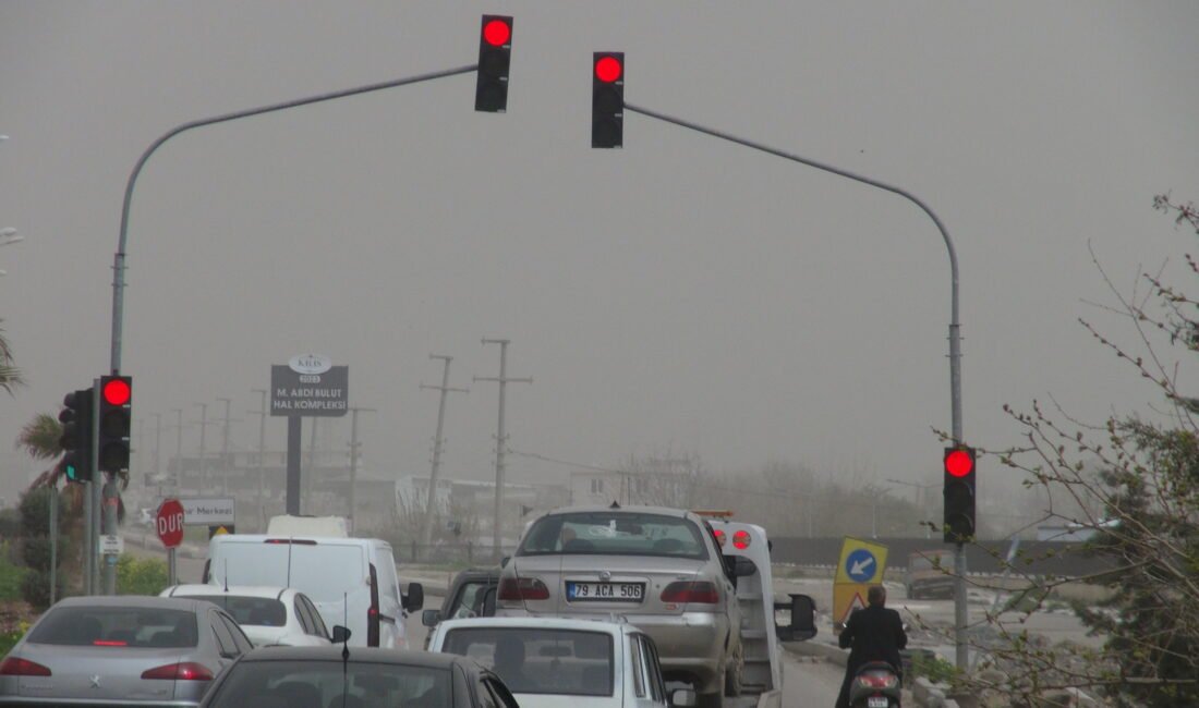 Reşit ÇELEBİOĞLU/KİLİS, (DHA)- KİLİS’te toz taşınımı hayatı olumsuz etkiledi. Vatandaşlar