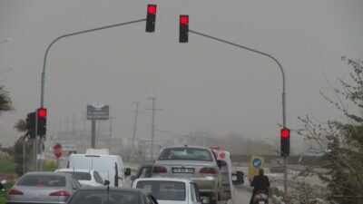 Reşit ÇELEBİOĞLU/KİLİS, (DHA)- KİLİS’te toz taşınımı hayatı olumsuz etkiledi. Vatandaşlar