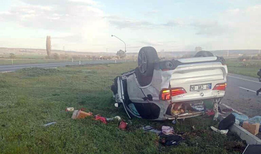 Kırklareli’de iki otomobil çarpıştı; 1 ölü, 4 yaralı Şenol AKSOY/VİZE(Kırklareli), (DHA)- KIRKLARELİ'nin Vize ilçesinde iki otomobilin çarpıştığı kazada