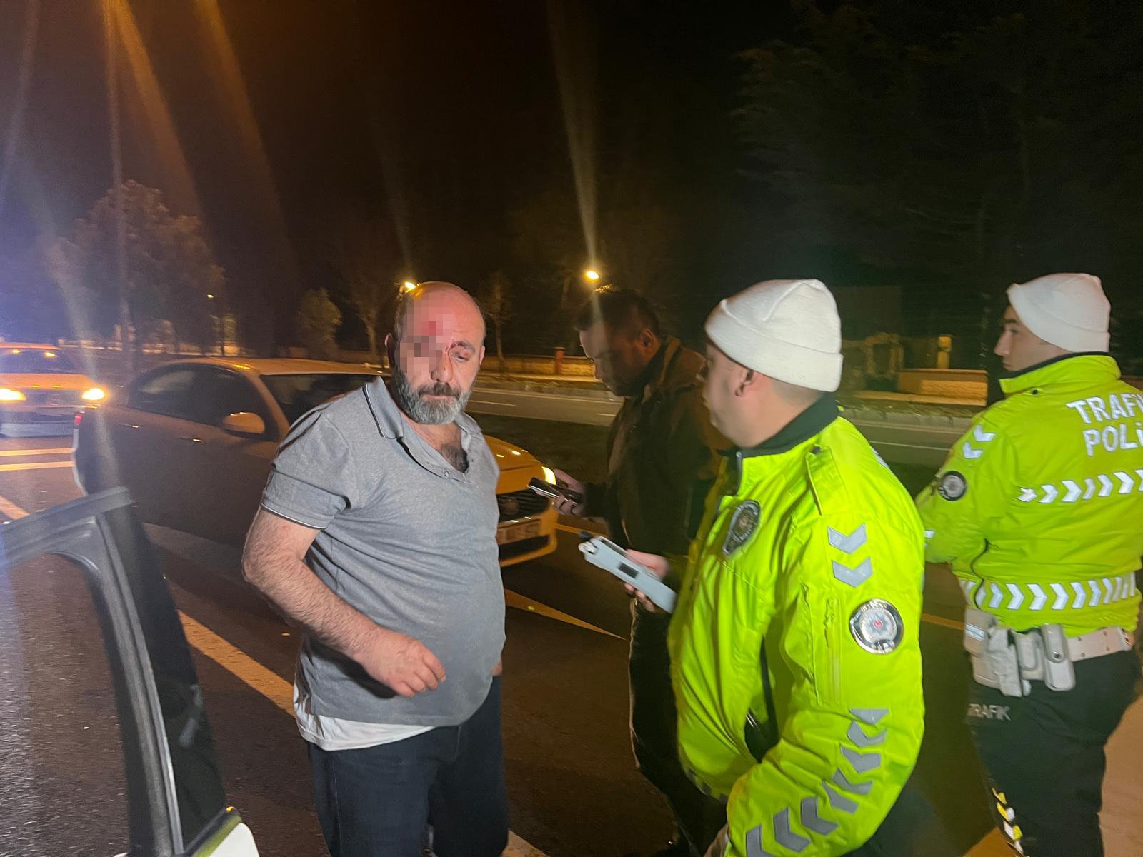 Ahmet KORKMAZER/ NEVŞEHİR, (DHA)- NEVŞEHİR’de kırmızı ışıkta bekleyen otomobile çarpan