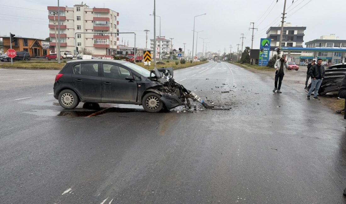 Emre ÖNCEL/SAMSUN, (DHA)- SAMSUN’un Atakum ilçesinde otomobilin kırmızı ışıkta yavaşlayan