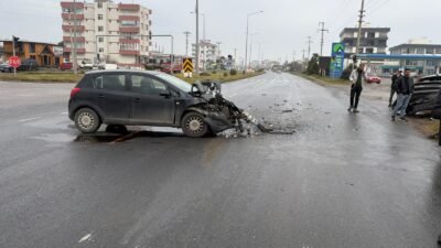 Emre ÖNCEL/SAMSUN, (DHA)- SAMSUN’un Atakum ilçesinde otomobilin kırmızı ışıkta yavaşlayan