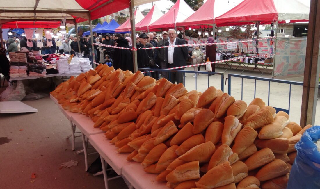 Erol POLAT/GEBZE(Kocaeli),(DHA) – KOCAELİ’nin Gebze ilçesinde düzenlenen ‘Geleneksel Hamsi Festivali'nde