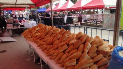 Erol POLAT/GEBZE(Kocaeli),(DHA) – KOCAELİ’nin Gebze ilçesinde düzenlenen ‘Geleneksel Hamsi Festivali'nde