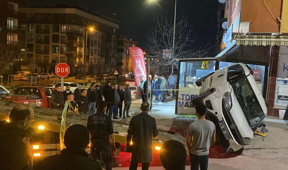 Kontrolden çıkan otomobil 5 araca çarpıp, takla attı: 2 yaralı Onur KAYA/ ÇERKEZKÖY(Tekirdağ), (DHA)- TEKİRDAĞ'ın Çerkezköy ilçesinde makas attığı iddia