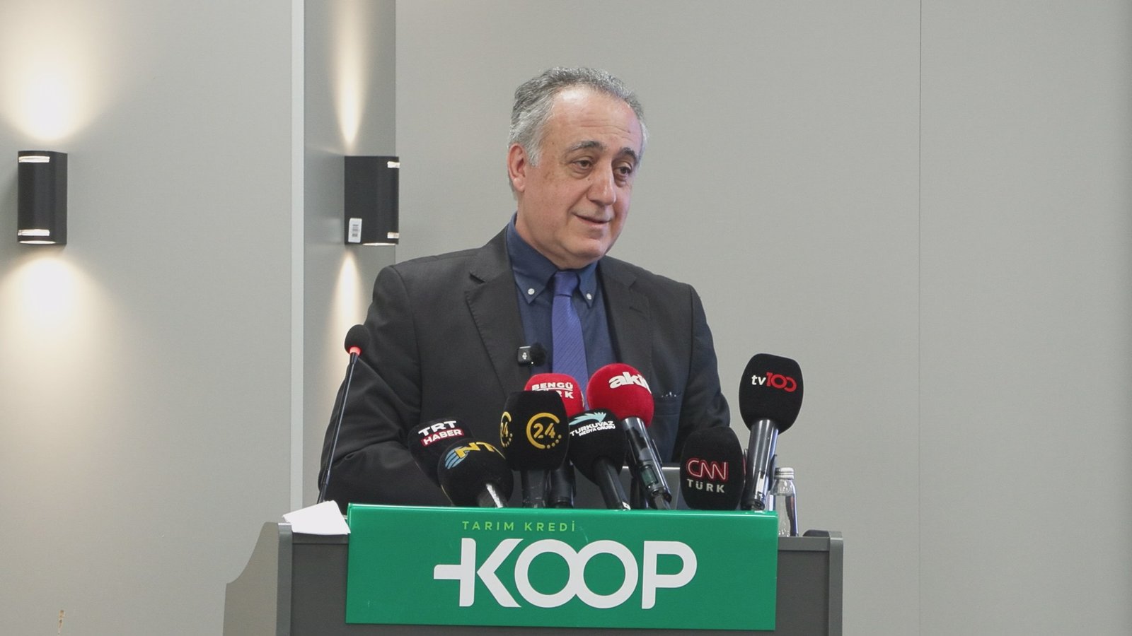 Tuğçe SEZER ODABAŞI-Ataberk KURT/İSTANBUL,(DHA) - TARIM Kredi KOOP Market İstanbul