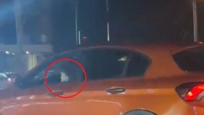 Yavuz YILMAZ/İNEGÖL (Bursa), (DHA)- BURSA’nın İnegöl ilçesinde otomobil sürücüsünün kucağındaki