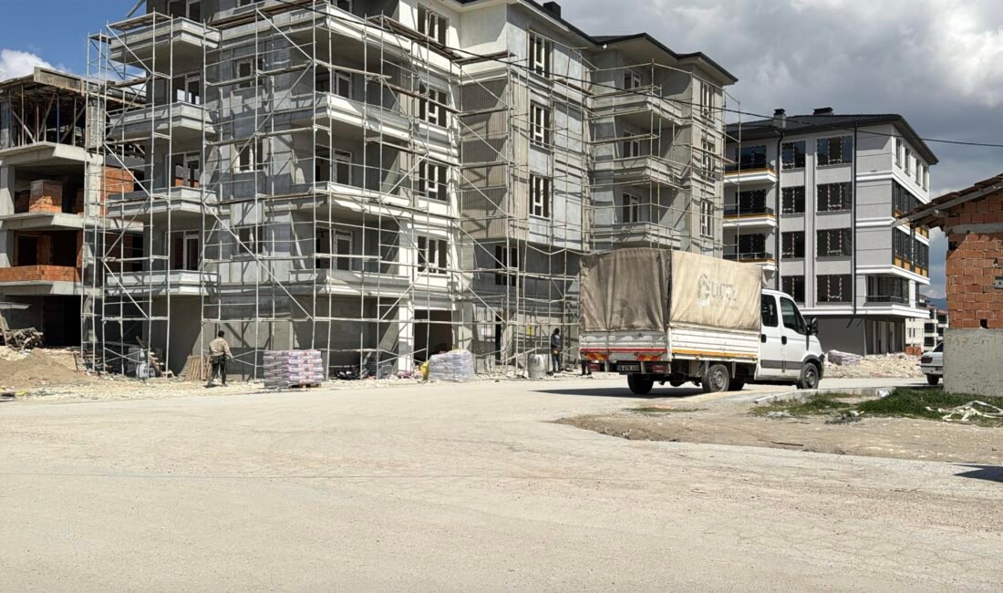 Kütahya’da iskeleden düşen 2 işçi yaralandı Oğuzhan KILIÇ/KÜTAHYA, (DHA)- KÜTAHYA’da 4 katlı binanın dış cephesi için