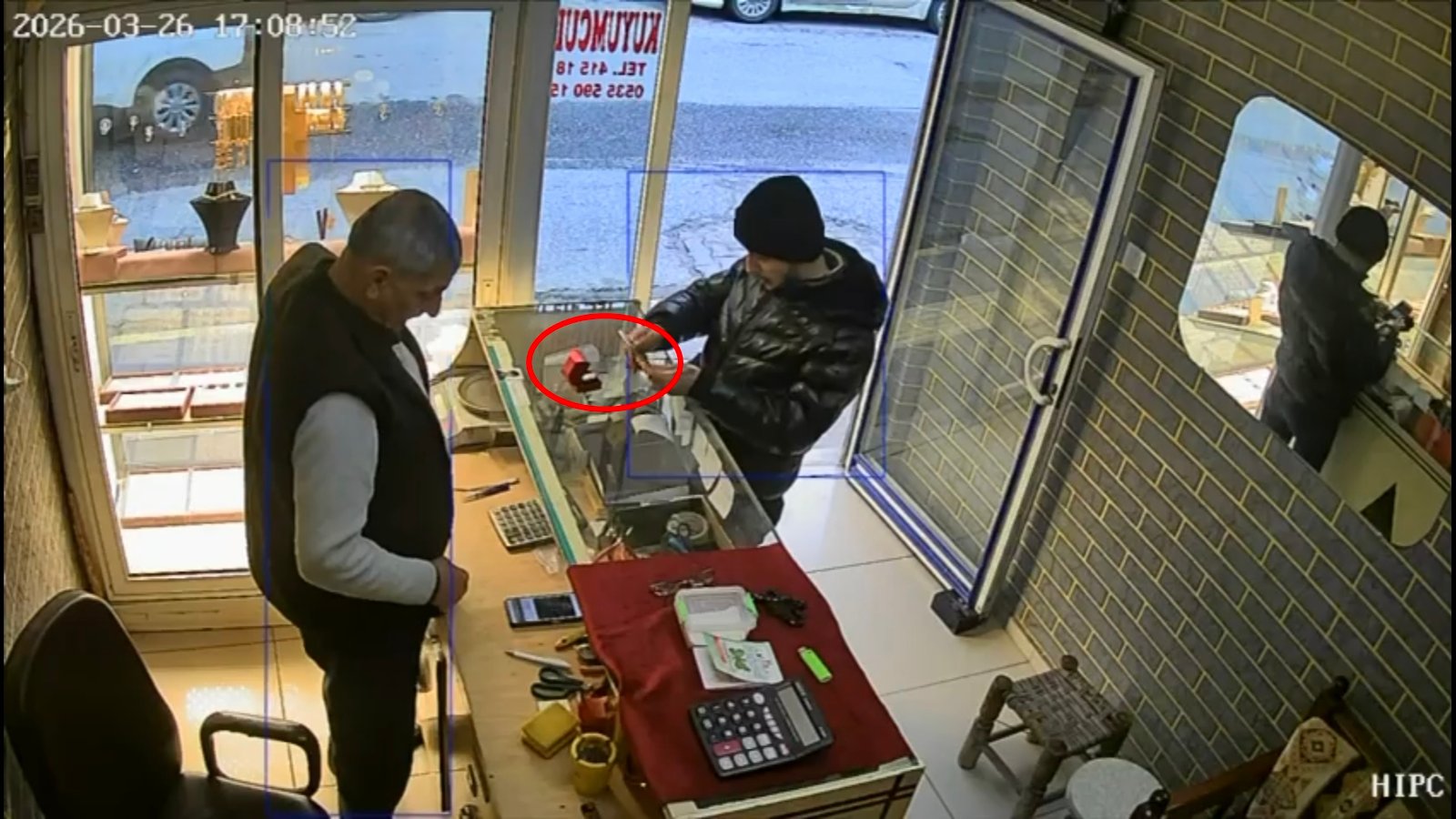 Ahmet AKKUŞ/ NUSAYBİN(Mardin), (DHA)- MARDİN’in Nusaybin ilçesinde, bir kuyumcudan 60