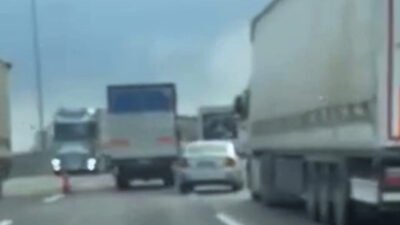 Kadir ÇELİK/NURDAĞI (Gaziantep), (DHA)- GAZİANTEP’in Nurdağı ilçesinde, trafikte otomobiliyle otoyolda