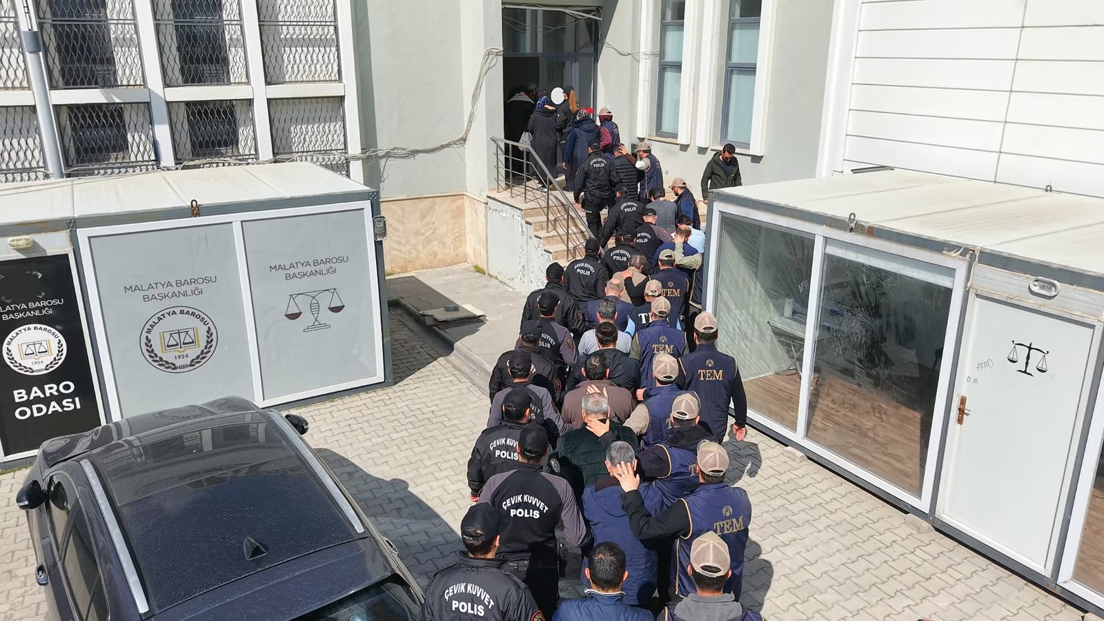 Recep BAĞDAT/ MALATYA, (DHA)- MALATYA merkezli 3 ilde FETÖ/PDY silahlı