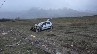 Kadir AYDIN/ MALATYA, (DHA)- MALATYA'nın Doğanşehir ilçesinde sürücüsünün direksiyon hakimiyetini