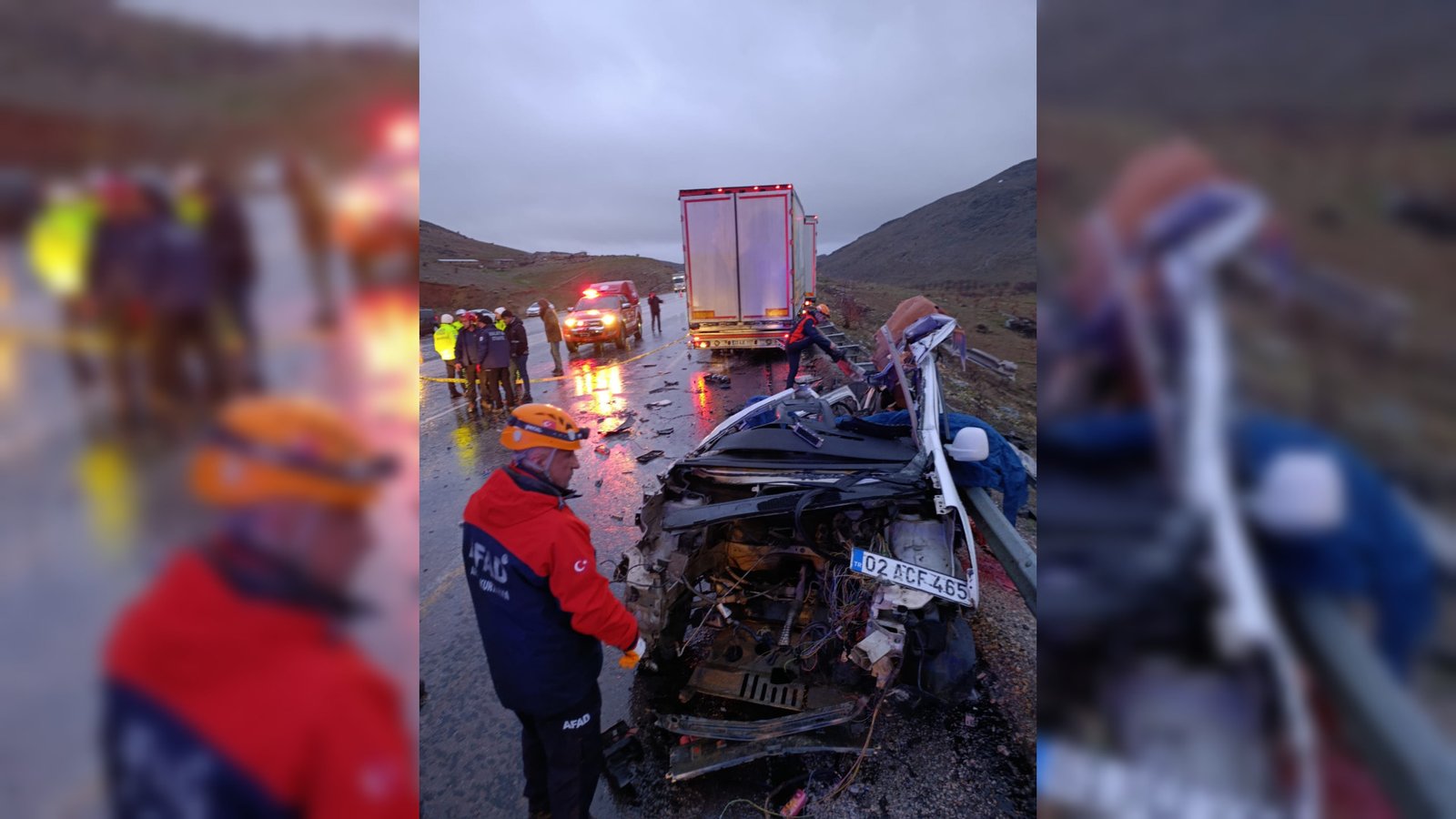 KİMLİKLERİ BELİRLENDİ Malatya'da otomobil ile TIR'ın kafa kafaya çarpıştığı kazada