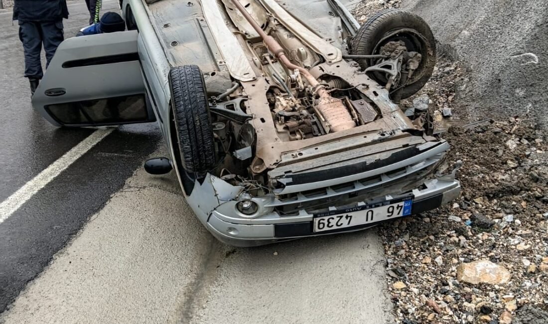 Kadir AYDIN/ MALATYA, (DHA)- MALATYA'nın Doğanşehir ilçesinde sürücüsünün direksiyon hakimiyetini