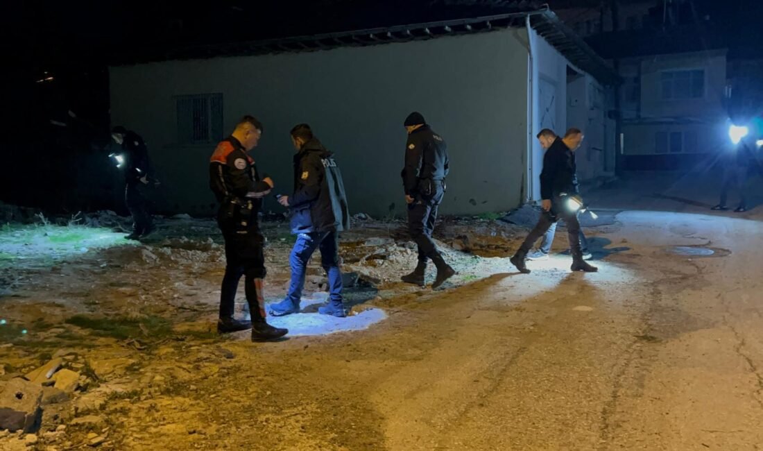 Cahit ÖZÇELİK/MALATYA, (DHA)- MALATYA'da iki grup arasında alacak nedeniyle çıkan