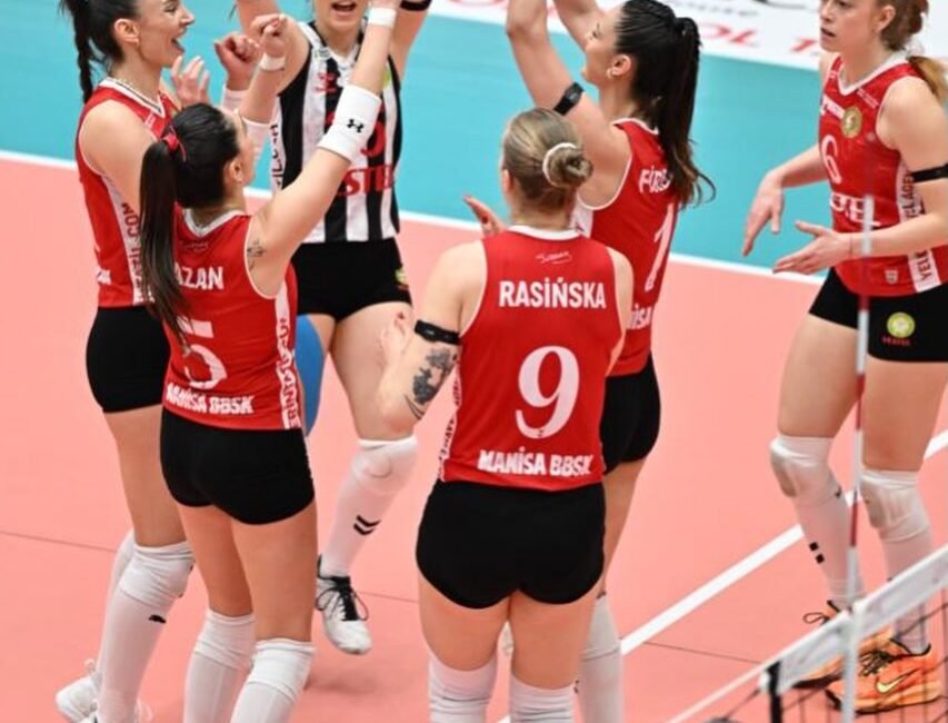 Manisa filede final sahnesinde MANİSA, (DHA)- KADINLAR Voleybol 1'inci Ligi A Grubu'nda normal sezonu