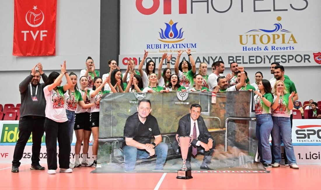 Manisa filesinde Sultanlar Ligi coşkusu MANİSA, (DHA)- KADINLAR Voleybol 1'inci Ligi Play-Off final etabındaki son