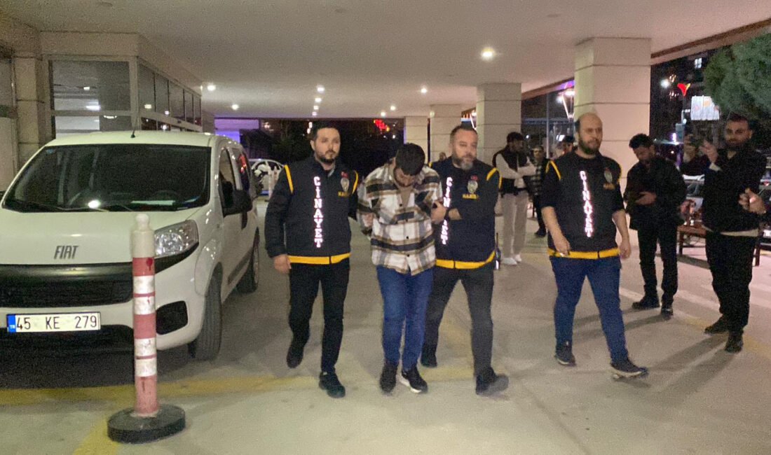 Manisa’da cinayet zanlısını 1200 saat güvenlik kamerası kaydı incelenerek yakalandı Ersan ERDOĞAN/ MANİSA, (DHA)- MANİSA’nın Yunusemre ilçesinde evinde boğularak öldürülen