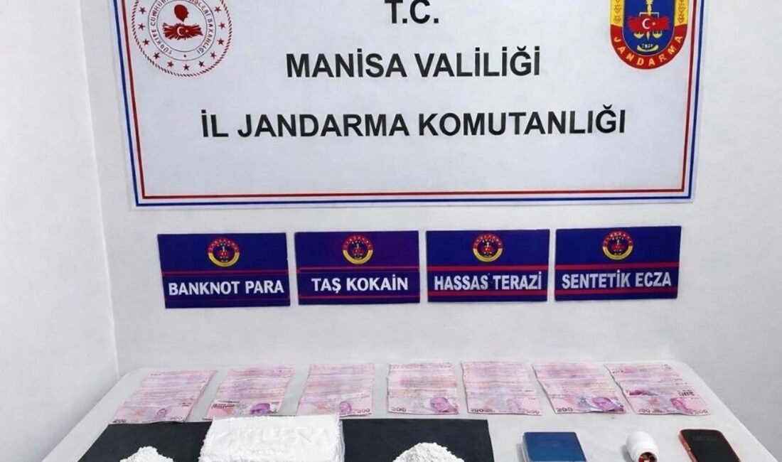 Doğan ÇİZMECİ / MANİSA, (DHA)-MANİSA’da jandarma ekiplerince düzenlenen uyuşturucu operasyonunda