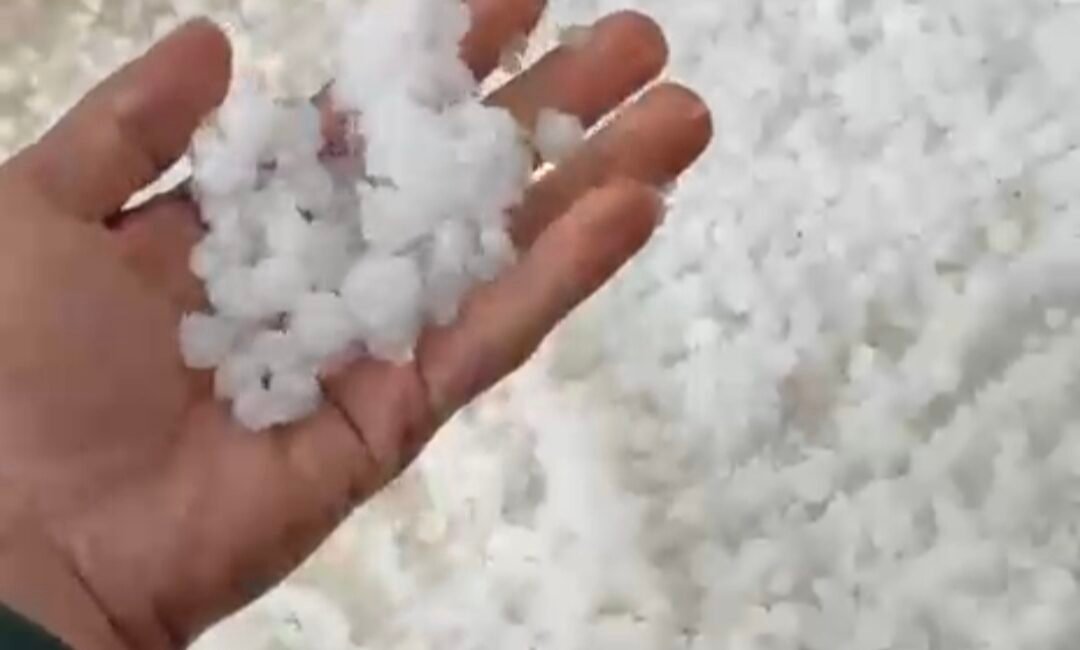Mardin’de yarım saatlik sağanakta cadde ve sokaklar göle döndü (2) NUSAYBİN’DE DOLU YAĞIŞI ETKİLİ OLDU Mardin’in Nusaybin ilçesine bağlı kırsal