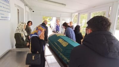 Kadir ÖZEN/İZMİR, (DHA)- SUNUCU ve oyuncu Mehmet Ali Erbil'in yaşlılığa