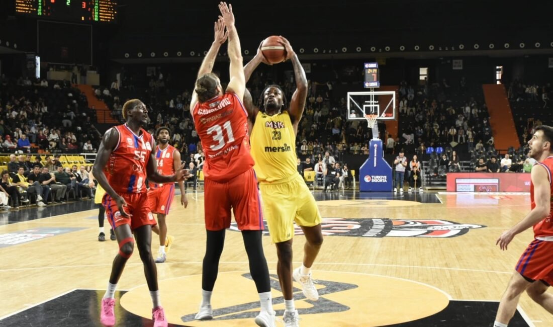 Soner AYDIN /MERSİN, (DHA)- SALON: Servet Tazegül HAKEMLER: Kerem Yılmaz,