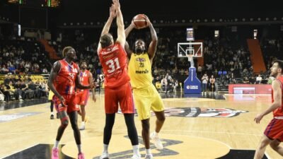 Soner AYDIN /MERSİN, (DHA)- SALON: Servet Tazegül HAKEMLER: Kerem Yılmaz,