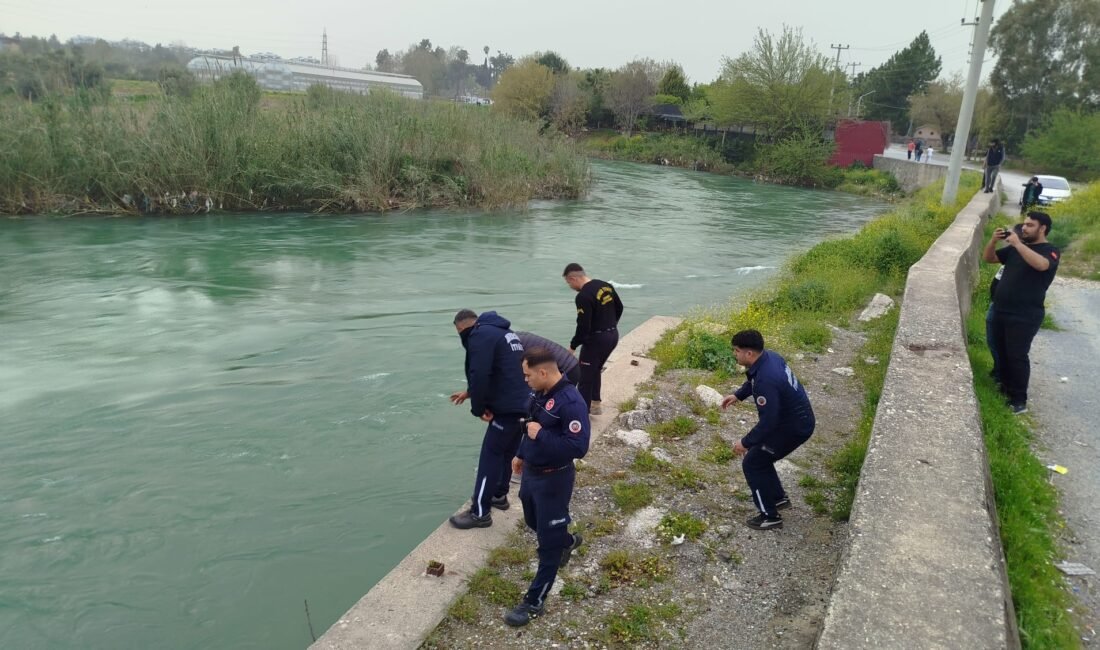 Mersin’de Berdan Çayı’na atlayan genç, suda kayboldu Okan ÇALIŞKAN/TARSUS(Mersin), (DHA)- MERSİN'in Tarsus ilçesinde Berdan Çayı'na atlayan Batu
