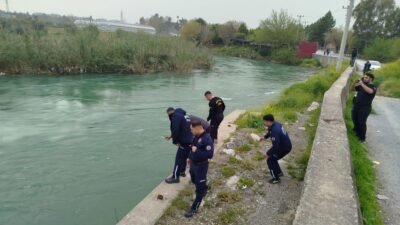 Okan ÇALIŞKAN/TARSUS(Mersin), (DHA)- MERSİN'in Tarsus ilçesinde Berdan Çayı'na atlayan Batu