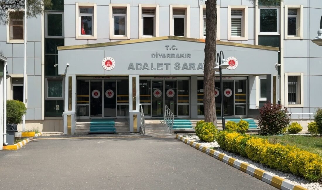 Narin cinayetinde Nevzat Bahtiyar’ın yeniden yargılanmasına başlandı (4) DURUŞMAYA ARA VERİLDİ Narin Güran cinayetinde yeniden yargılanmasına başlanan Nevzat