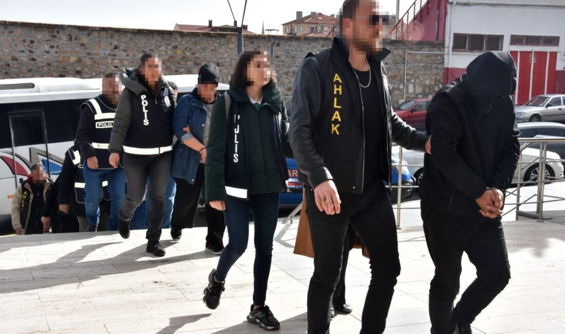 Ahmet KORKMAZER/NEVŞEHİR, (DHA)- NEVŞEHİR’in Kozaklı ilçesinde polisin düzenlediği fuhuş operasyonunda