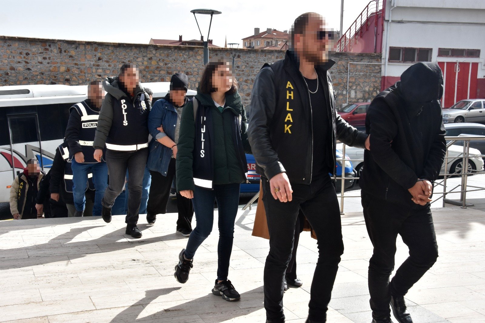 Ahmet KORKMAZER/NEVŞEHİR, (DHA)- NEVŞEHİR’in Kozaklı ilçesinde polisin düzenlediği fuhuş operasyonunda