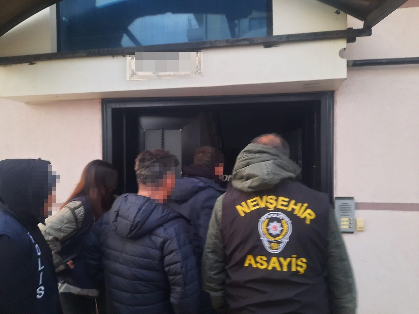 Ahmet KORKMAZER/NEVŞEHİR, (DHA)- NEVŞEHİR’in Kozaklı ilçesinde polisin düzenlediği fuhuş operasyonunda