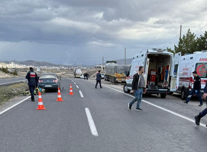 Nevşehir’de TIR’la çarpışan otomobildeki çocuk öldü, anne ve baba yaralandı Ahmet KORKMAZER/NEVŞEHİR, (DHA)- NEVŞEHİR’de TIR ile çarpışan otomobildeki Aslan Efe