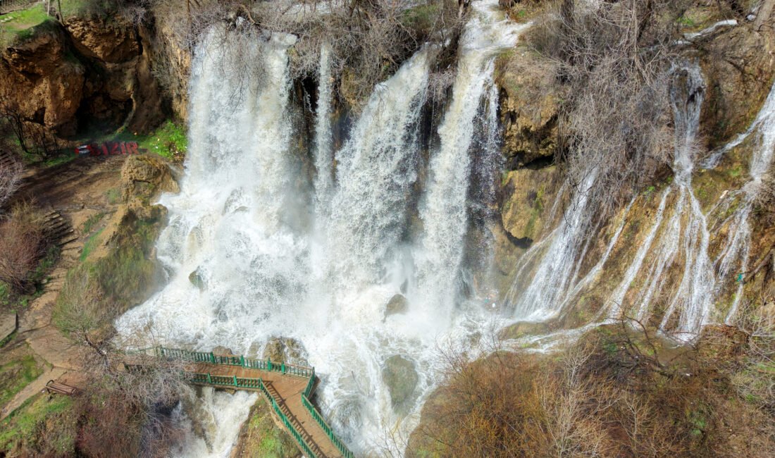 Eraydın AYTEKİN/SİVAS, (DHA)- SİVAS'ın Gemerek ilçesine bağlı Sızır beldesinde obruk