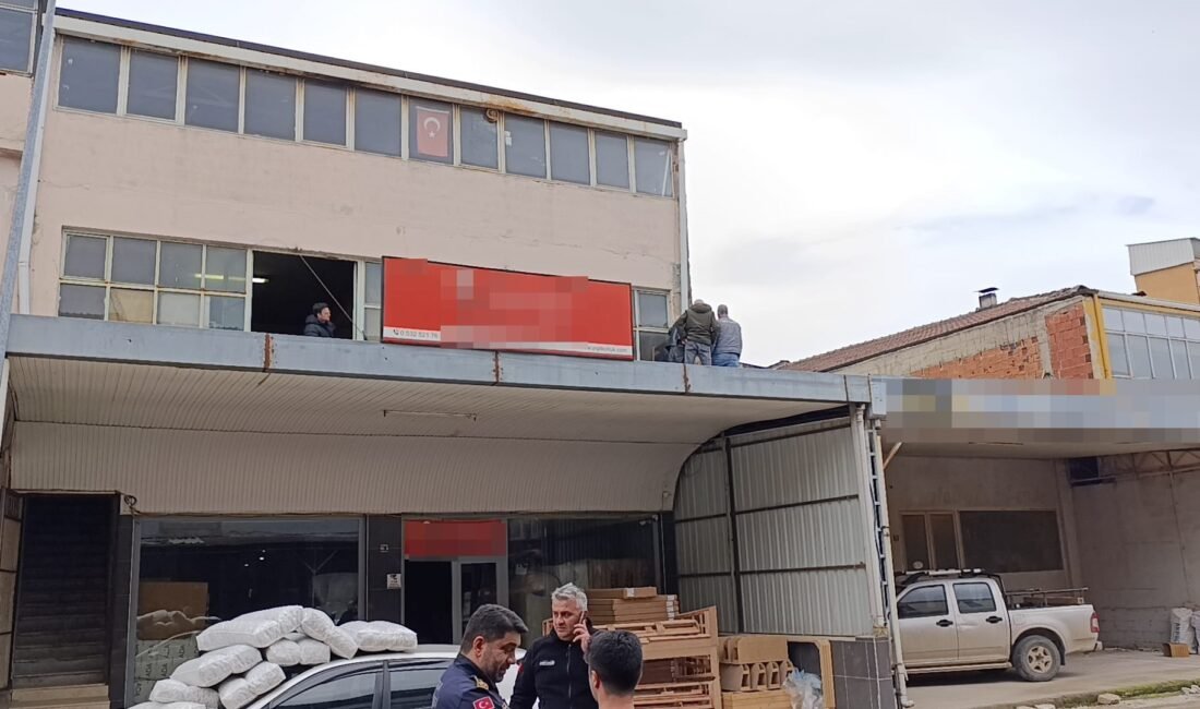 Yavuz YILMAZ/İNEGÖL (Bursa), (DHA)- BURSA’nın İnegöl ilçesinde bir mobilya imalathanesinde