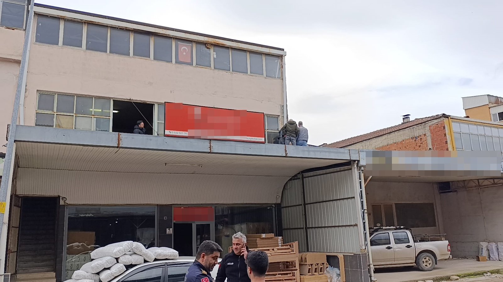 Yavuz YILMAZ/İNEGÖL (Bursa), (DHA)- BURSA’nın İnegöl ilçesinde bir mobilya imalathanesinde