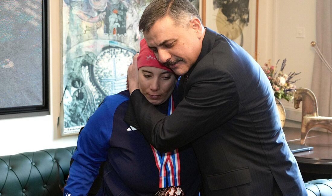 Otizmli ikiz kayakçıların hedefi dünya şampiyonluğu Kübra SONKAYA-Batuhan DURNAOĞLU/ANKARA, (DHA)- ERZURUM Bölge Adliye Mahkemesi Cumhuriyet Başsavcısı