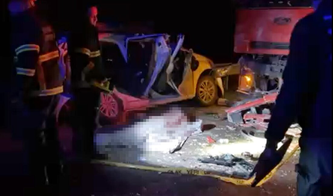 Sadun KILIÇ/ AĞLASUN(Burdur), (DHA)- BURDUR'un Ağlasun ilçesi yakınlarında otomobil ile