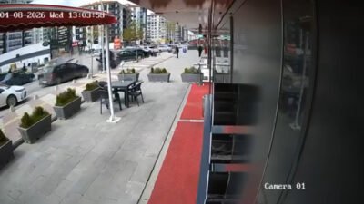 Cahit ÖZÇELİK/ MALATYA, (DHA)- MALATYA'da sürücüsünün direksiyon hakimiyetini kaybettiği otomobil
