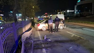 Emre ÖNCEL/ SAMSUN, (DHA)- SAMSUN’un Tekkeköy ilçesinde refüjdeki bariyerlere çarpan