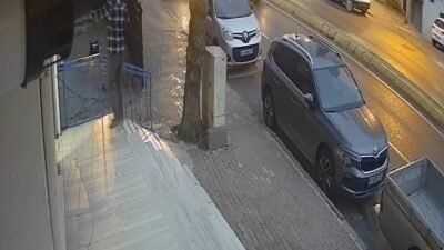 Erol POLAT/GEBZE(Kocaeli),(DHA)-KOCAELİ'nin Gebze ilçesinde 4 araca çarpan ve yol kenarındaki