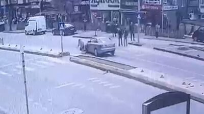 Olgay GÜLER/EDİRNE, (DHA)-EDİRNE'de yaya geçidinden yolun karşısına geçmeye çalışan N.N.,