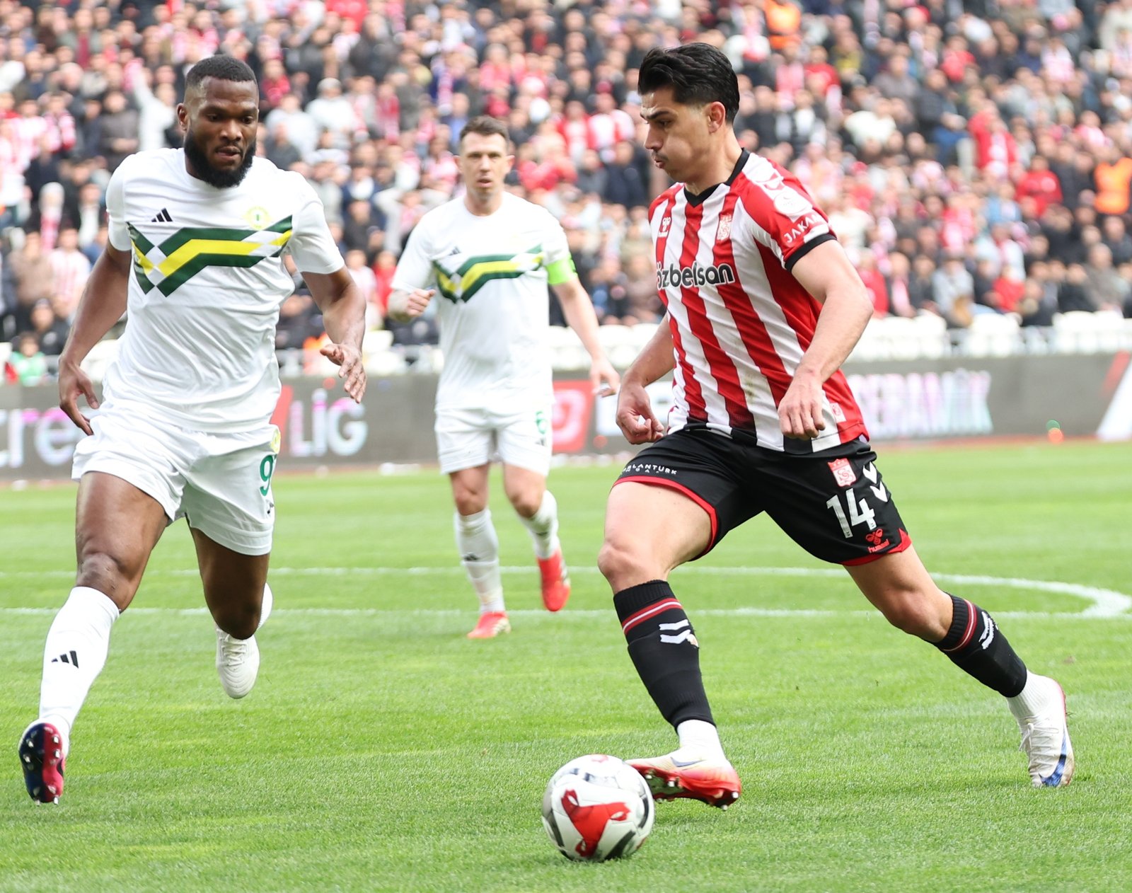 Hüsnü Ümit AVCI / SİVAS, (DHA)- STAT: 4 Eylül HAKEMLER: