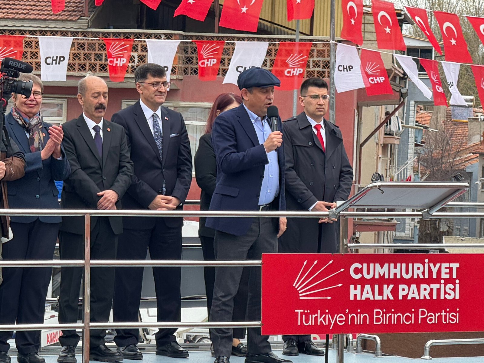 Oğuzhan KILIÇ/KÜTAHYA,(DHA)- CUMHURİYET Halk Partisi (CHP) Genel Başkanı Özgür Özel,