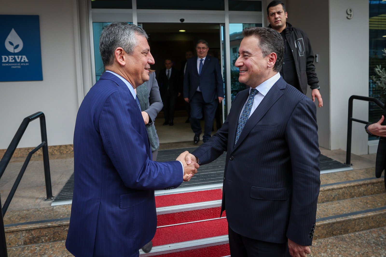 DEVA PARTİSİ'Nİ ZİYARET ETTİ CHP Genel Başkanı Özgür Özel, DEVA