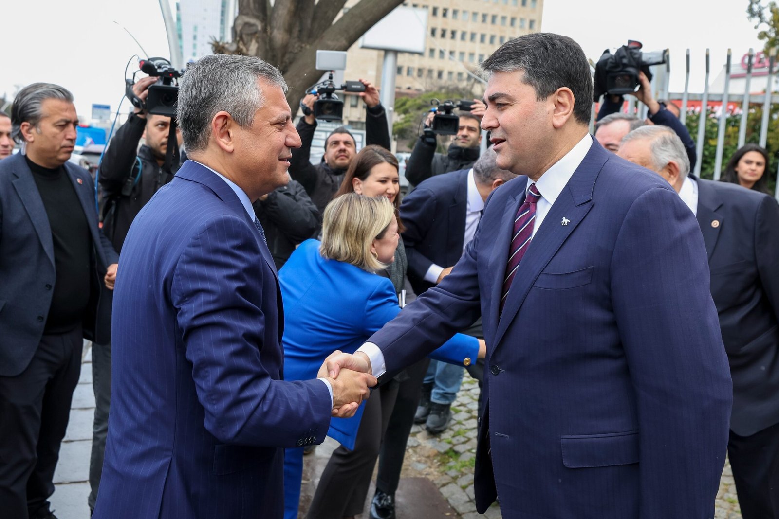 Kübra SONKAYA-Canberk ÖZTÜRK/ANKARA, (DHA)- CHP Genel Başkanı Özgür Özel, "Ara