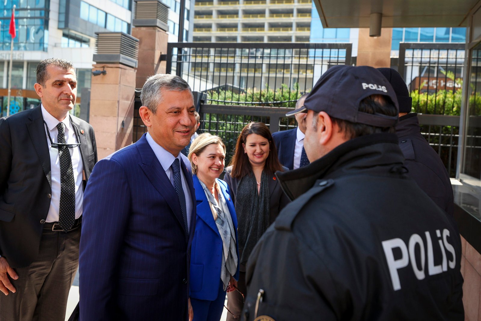 ANKARA, (DHA)- CHP Genel Başkanı Özgür Özel, CHP Genel Merkezi'nde