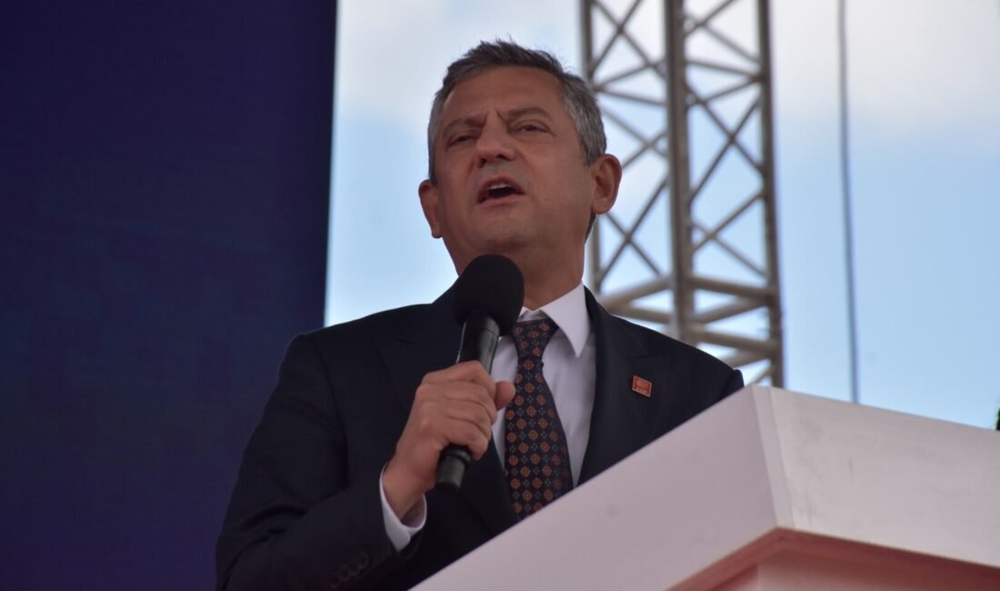 'İZMİR, CHP'NİN AMİRAL GEMİSİ' CHP Genel Başkanı Özgür Özel, İzmir